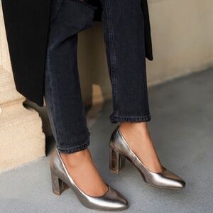 AEROSOLES Betsy Champagne Gold Leather Pumps in Box - Size 9.5